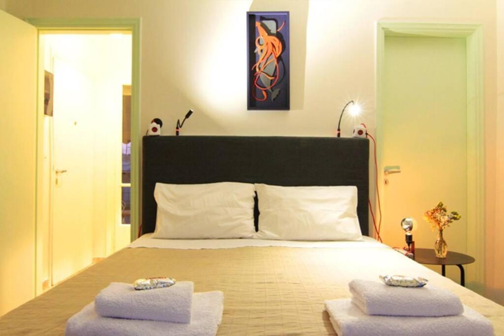 Charming Rooftop Nest With Awesome Acropolis View Downtown 아테네 외부 사진